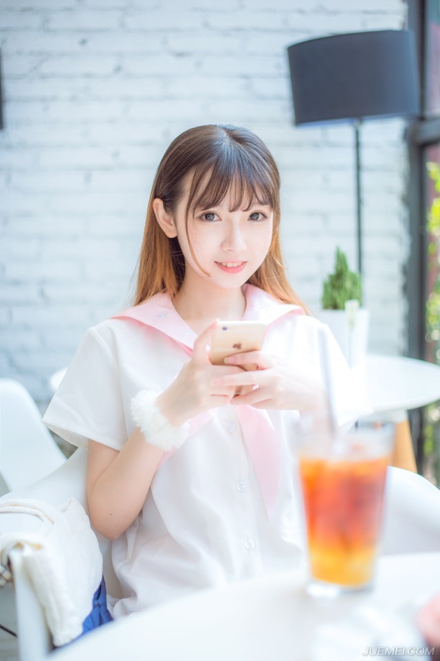 再好的缘份也经不起敷衍，再深的感情也需要珍惜。没有绝对的傻瓜，只有愿为你装傻的人，原谅你的人，是不愿失去你的世界。